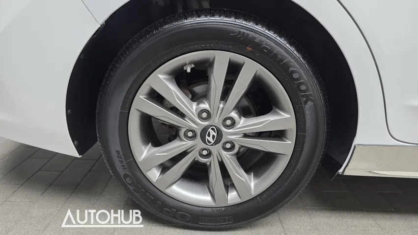 Hyundai Avante 2015 photo 5