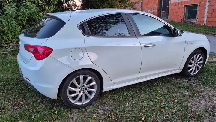 Alfa Romeo Giulietta 2014 photo 3