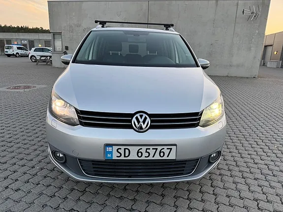 Volkswagen Touran 2013 photo 2