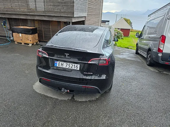 Tesla Model Y 2024 photo 4