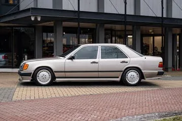 Mercedes-Benz E-Class 1986 photo 2