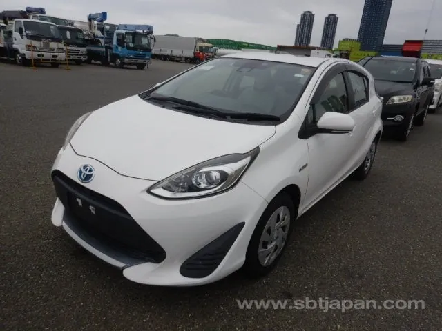 Toyota Aqua 2019 photo 2