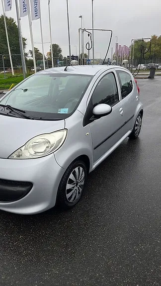Peugeot 107 2008 photo 4