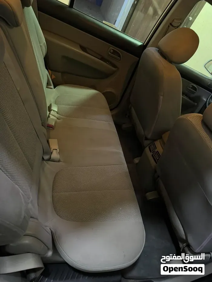 Kia Carens 2010 photo 2