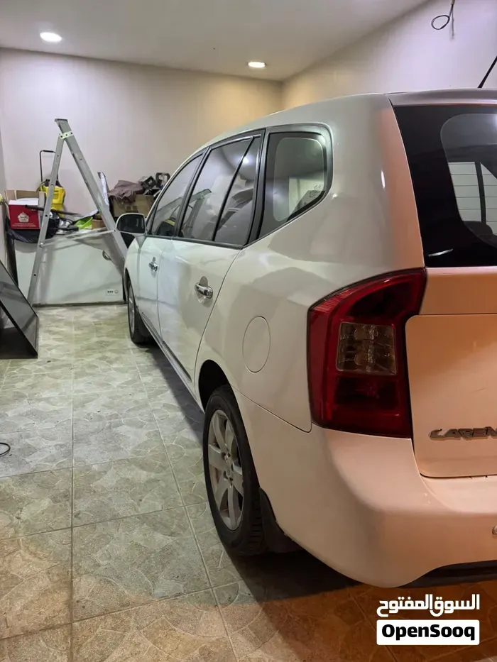 Kia Carens 2010 photo 3