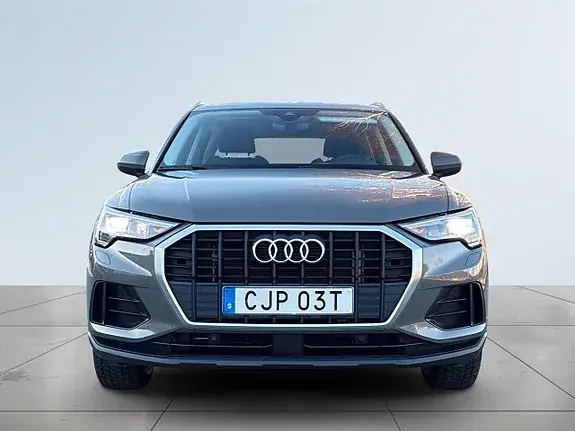 Audi Q3 2021 photo 2