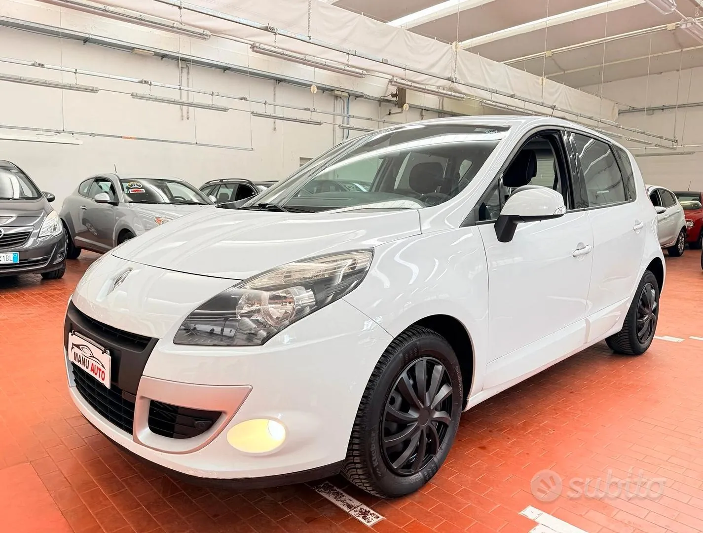 Renault Scenic 2011 photo 2