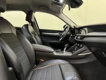 Alfa Romeo Stelvio 2017 photo 2