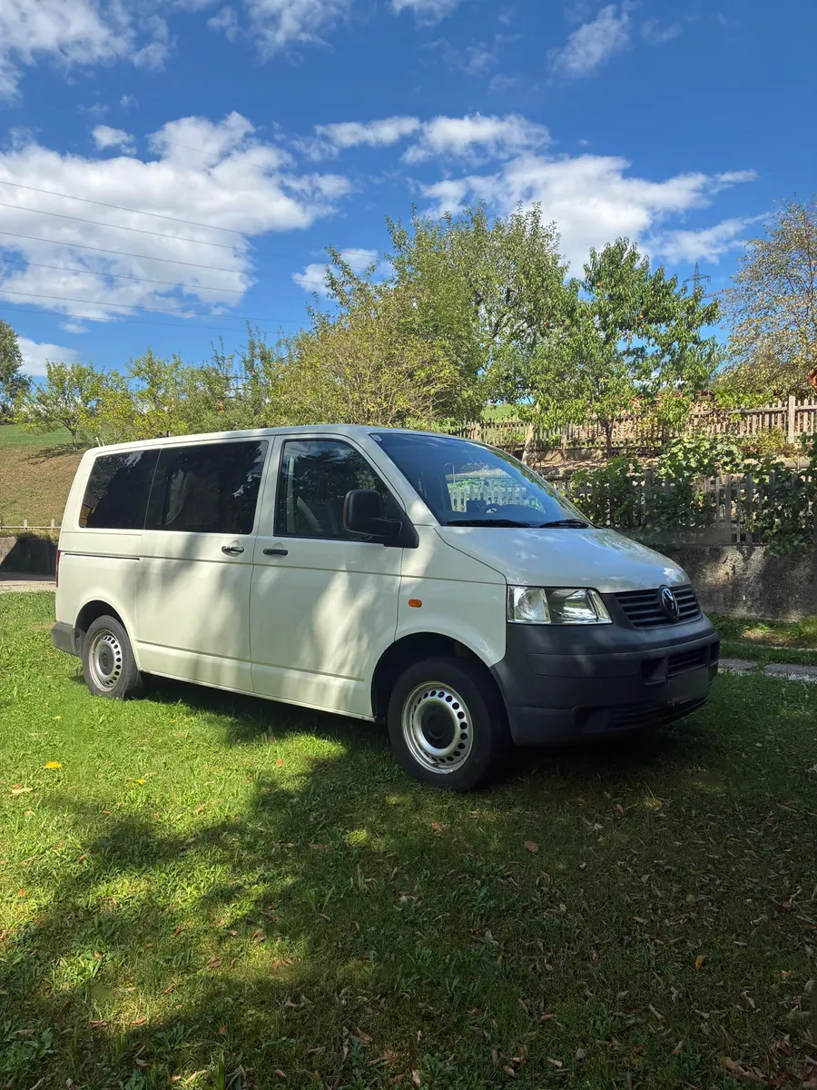 Volkswagen T5 2004 photo 2