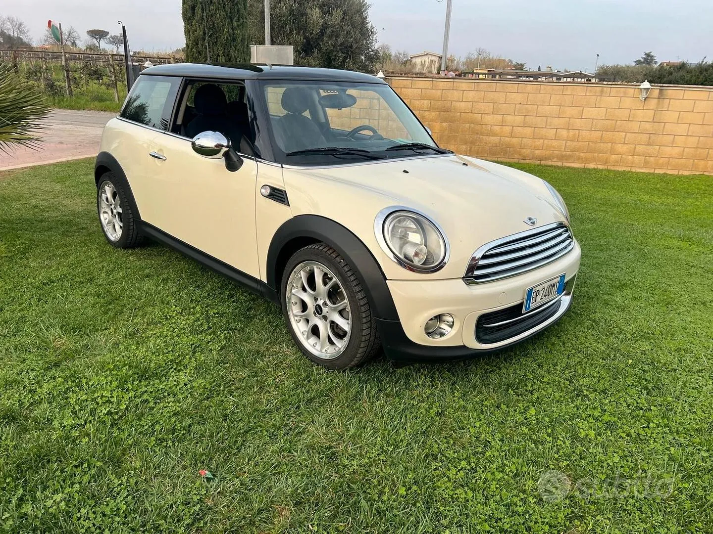 Mini Cooper Coupe 2012 photo 2