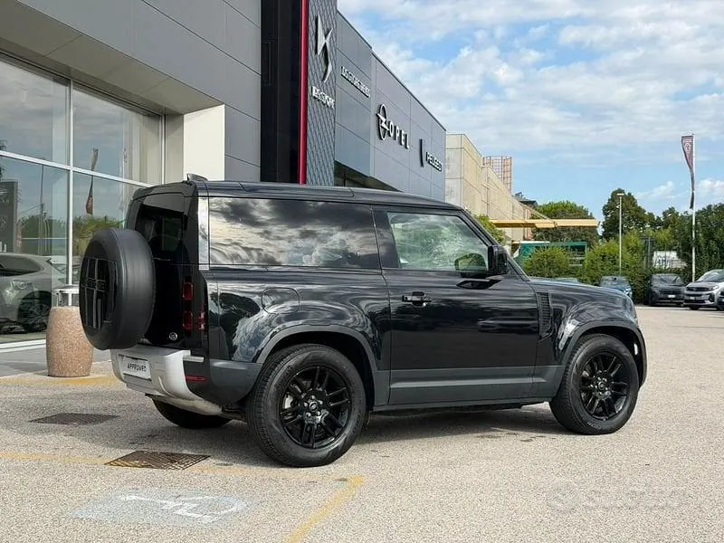 Land Rover Defender 2022 photo 4