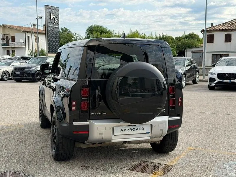 Land Rover Defender 2022 photo 5