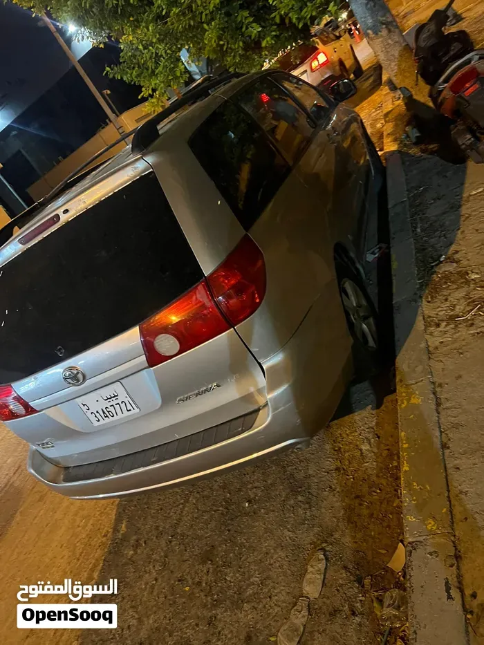 Toyota Sienna 2009 photo 2