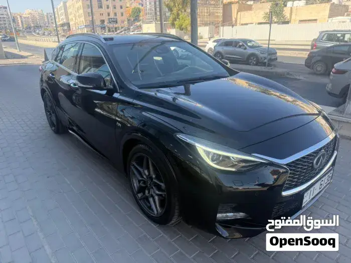 Infiniti Q30