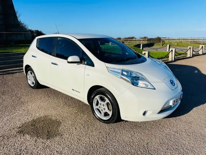 Nissan Leaf 2015 photo 2