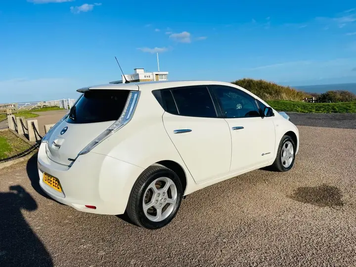 Nissan Leaf 2015 photo 5