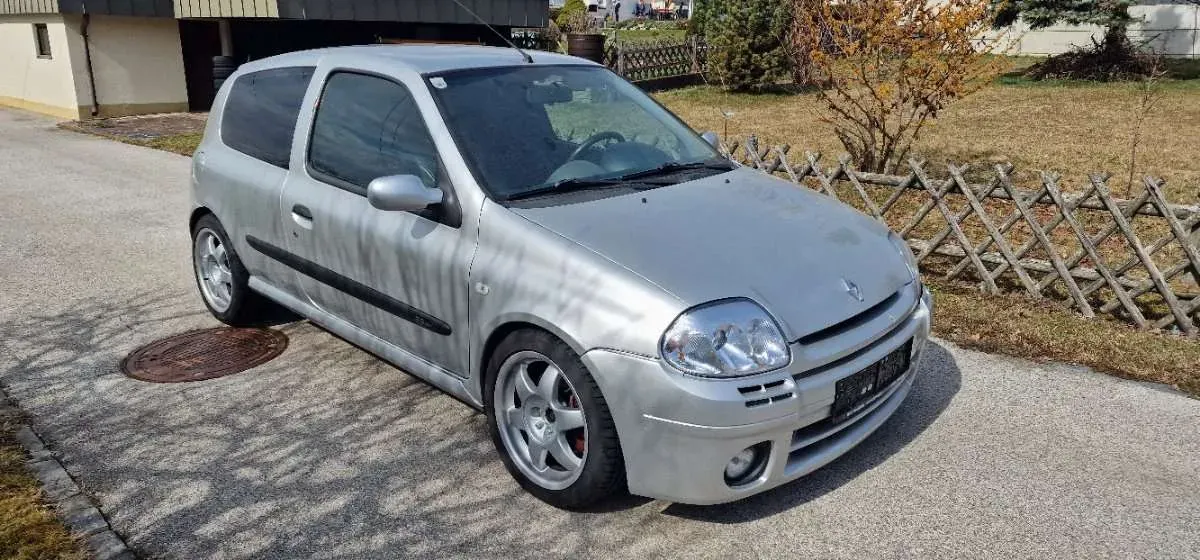 Renault Clio 2000 photo 2