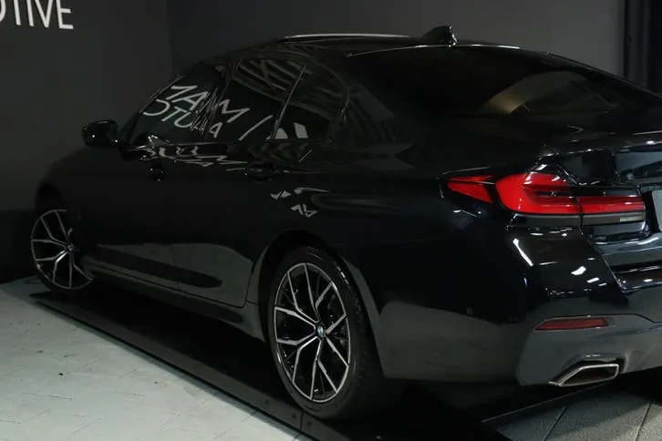 BMW 5 Series 2021 photo 2