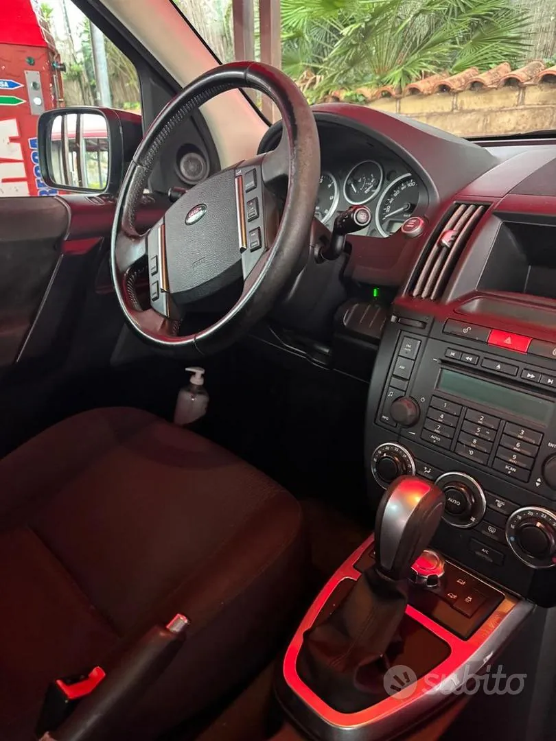 Land Rover Freelander 2012 photo 5