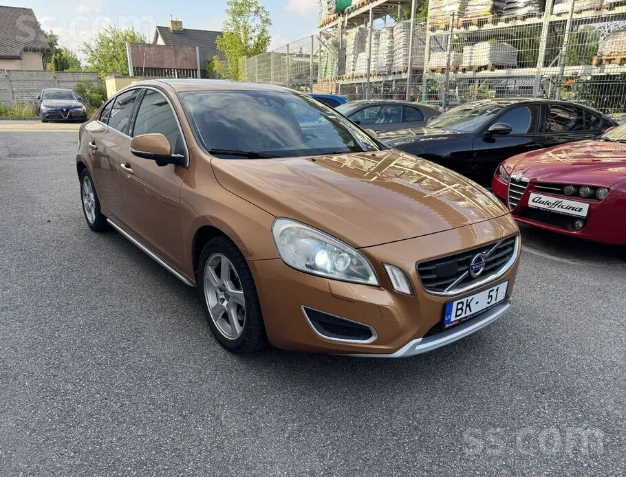 Volvo S60 2010 photo 2