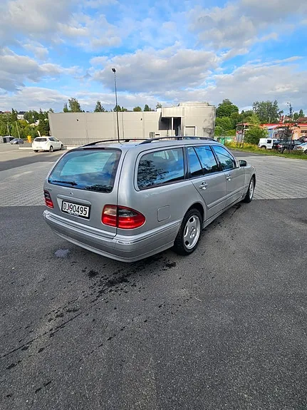 Mercedes-Benz 210 2001 photo 5