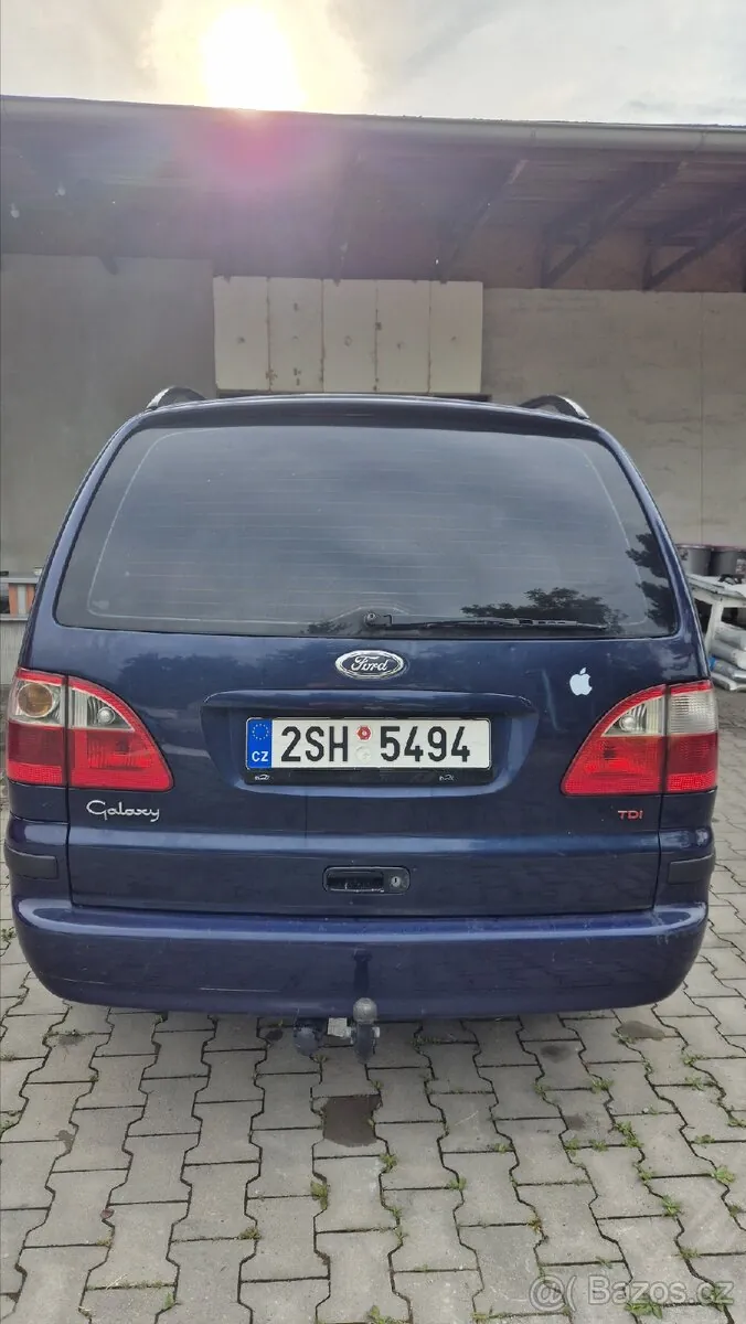 Ford Galaxy photo 2