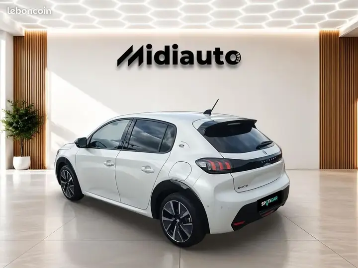 Peugeot 208 2022 photo 3
