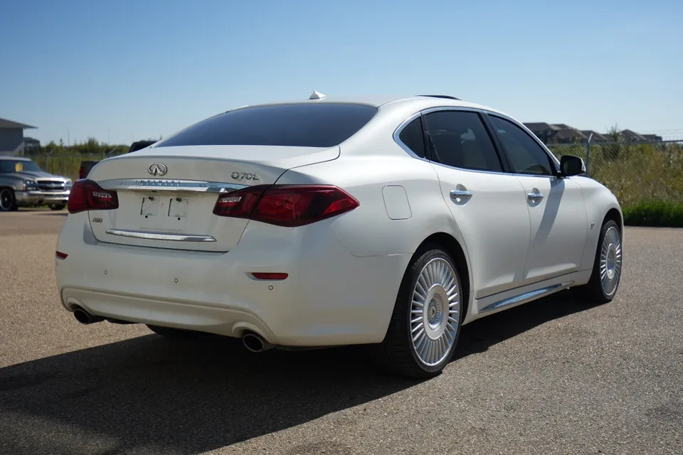 Infiniti Q70L 2016 photo 3