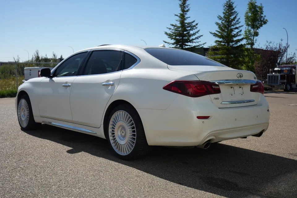 Infiniti Q70L 2016 photo 4