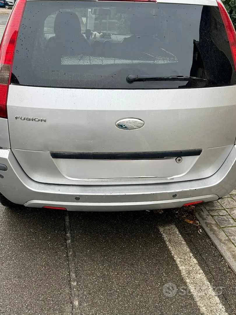 Ford Fusion 2004 photo 3