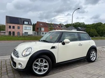 Mini One 2013 photo 2
