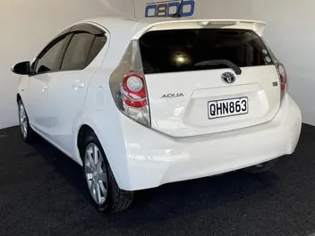 Toyota Aqua 2013 photo 5