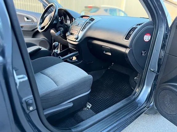 Kia Ceed 2010 photo 2
