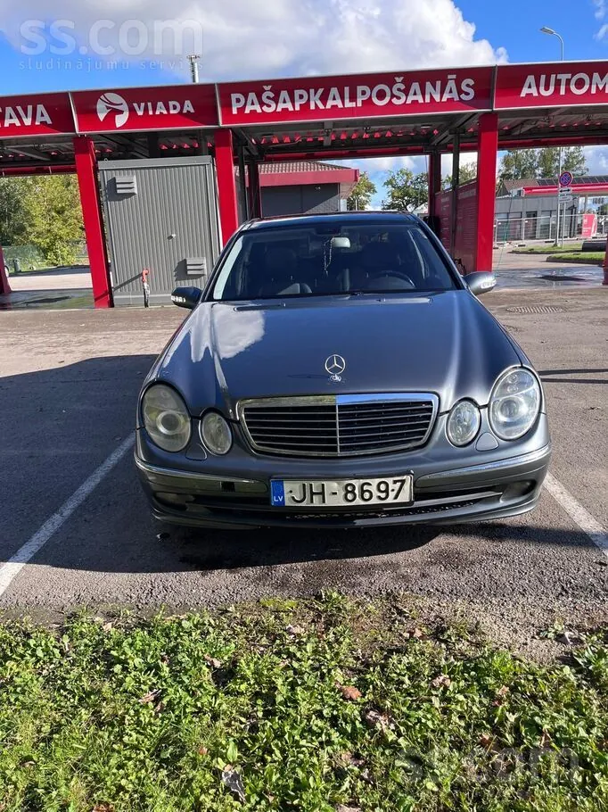 Mercedes-Benz E320