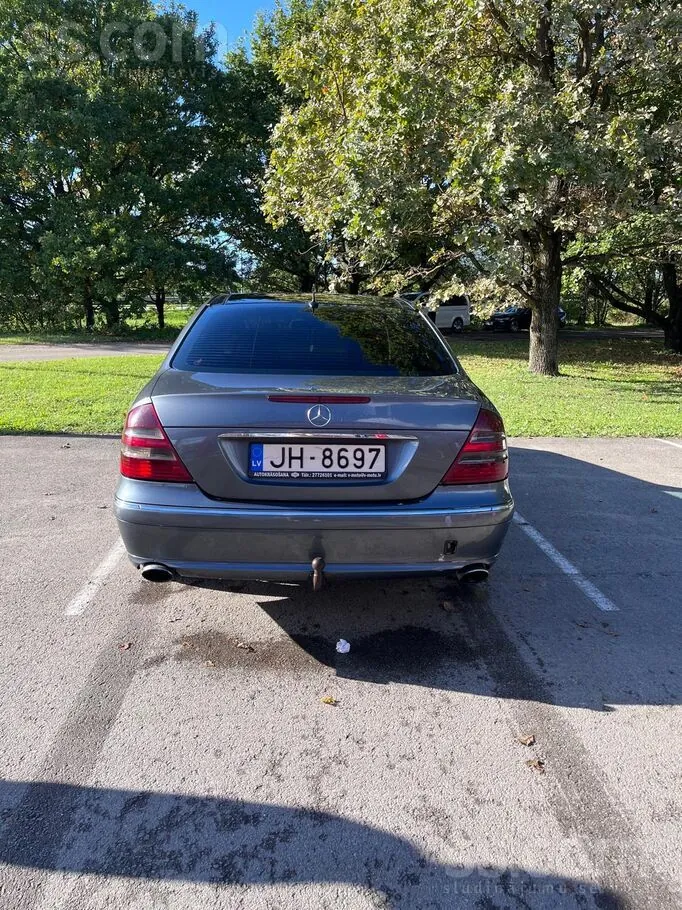 Mercedes-Benz E320 2006 photo 2