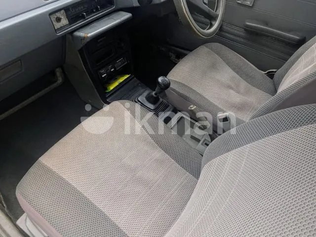 Mitsubishi C11 1990 photo 4