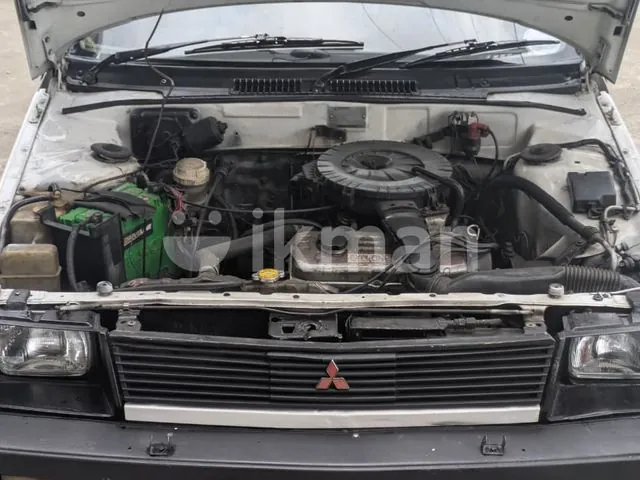 Mitsubishi C11 1990 photo 3