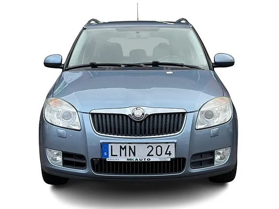 Skoda Fabia 2010 photo 2