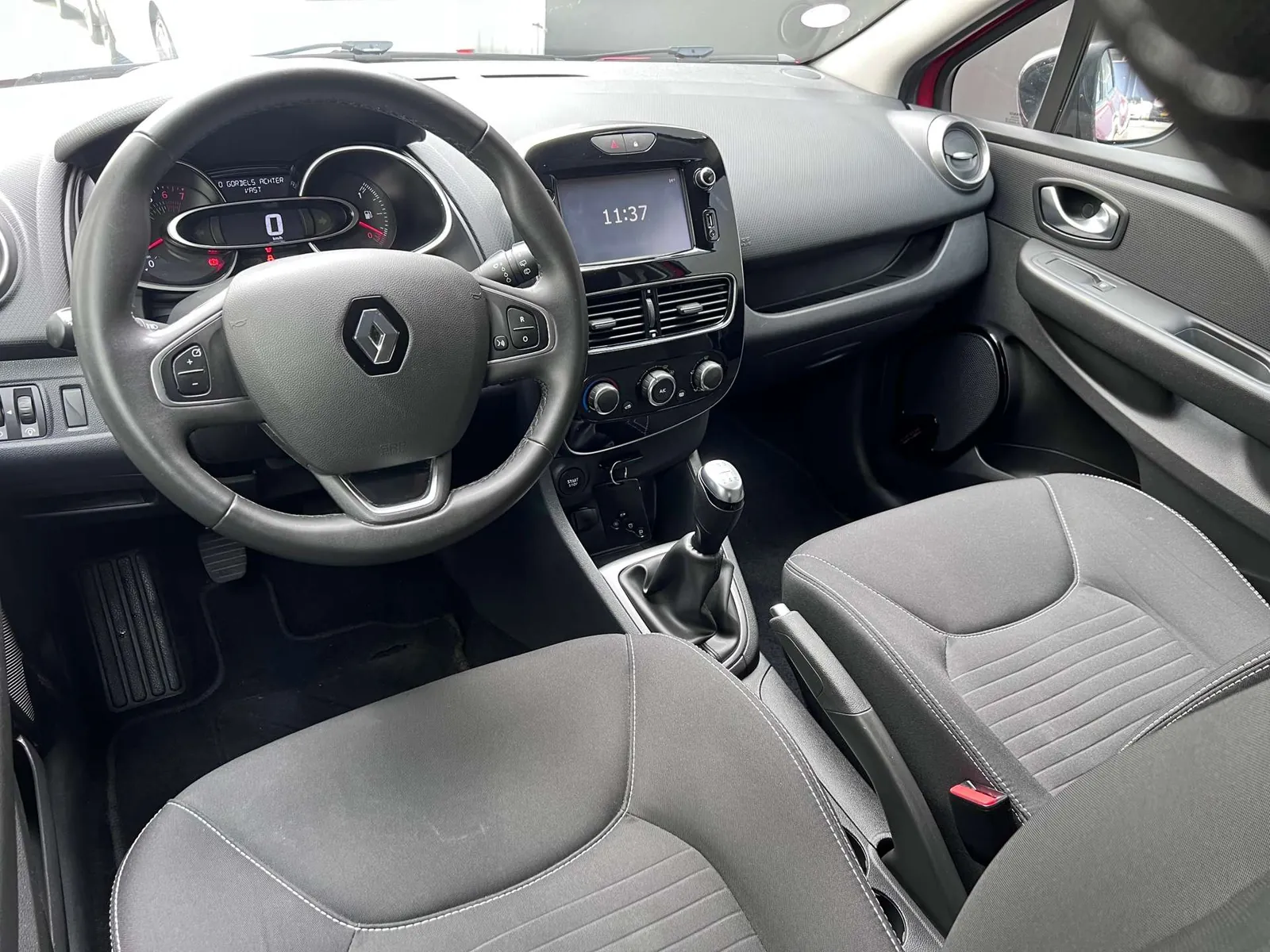 Renault Clio Estate 2018 photo 3
