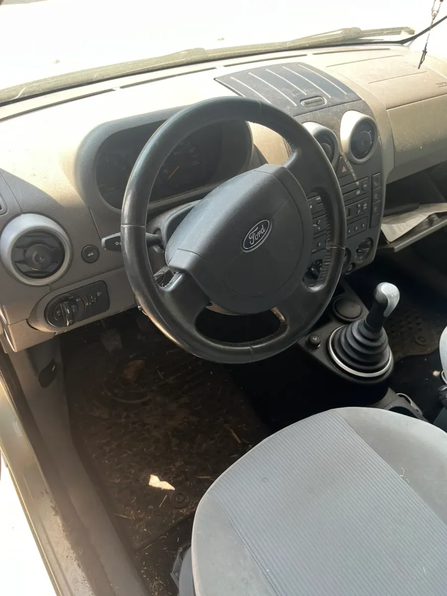 Ford Fusion 2003 photo 2