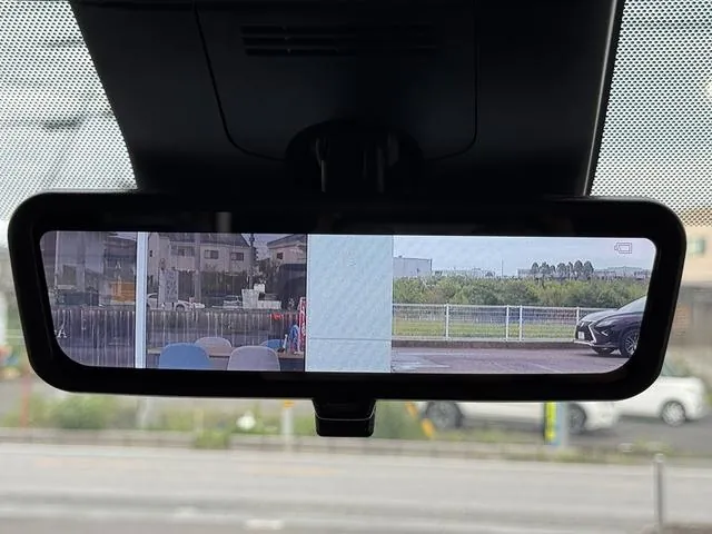 Toyota Voxy 2022 photo 4