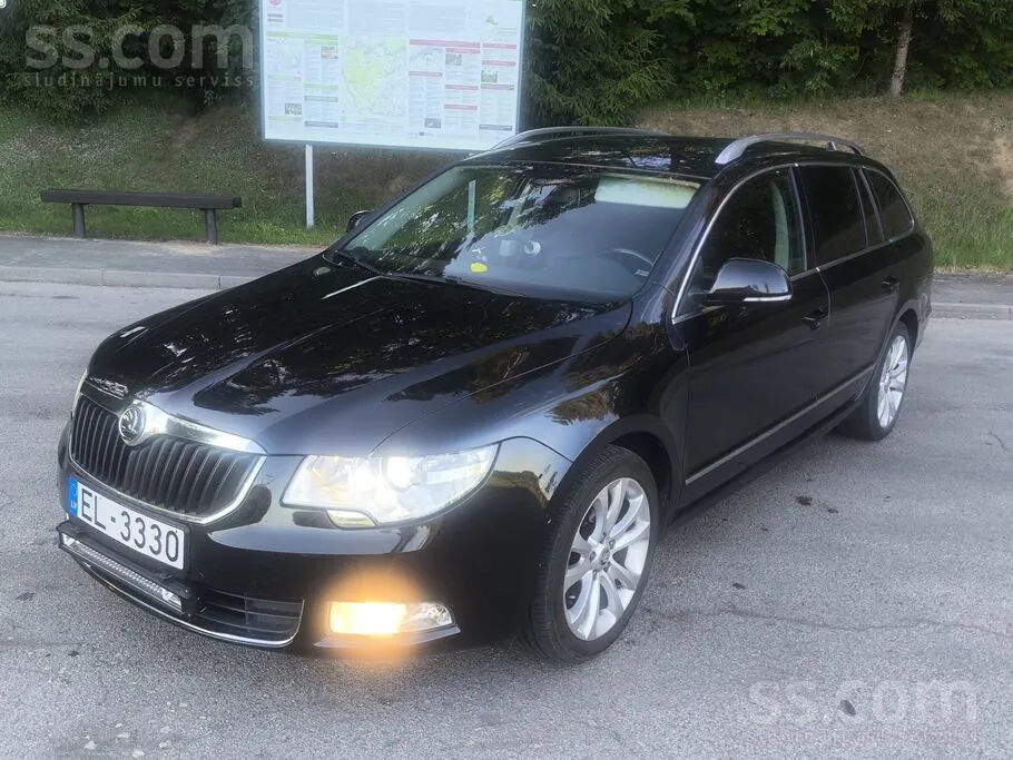 Skoda Superb 2011 photo 2