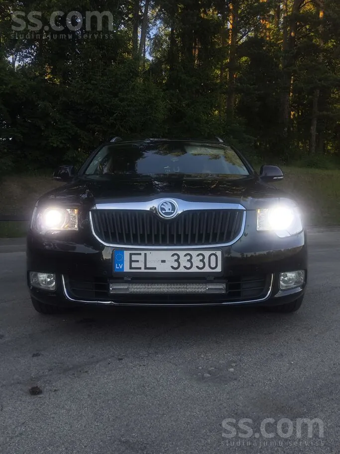 Skoda Superb 2011 photo 5