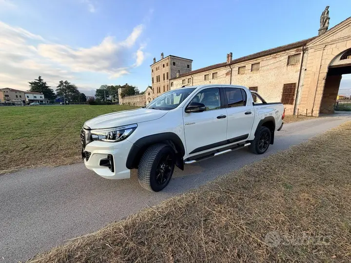 Toyota Hilux 2020 photo 2