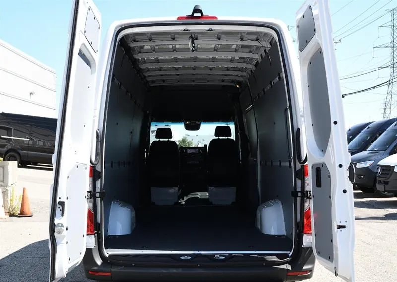 Mercedes-Benz Sprinter 2025 photo 5