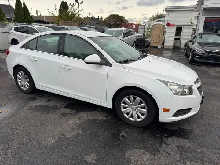 Chevrolet Cruze 2011 photo 3