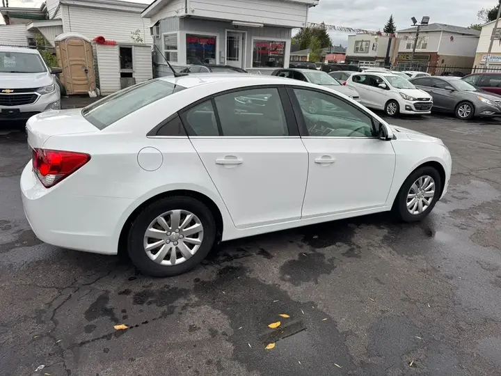 Chevrolet Cruze 2011 photo 4
