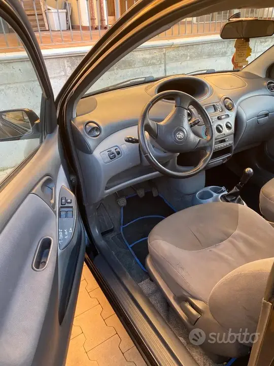 Toyota Yaris 2001 photo 3