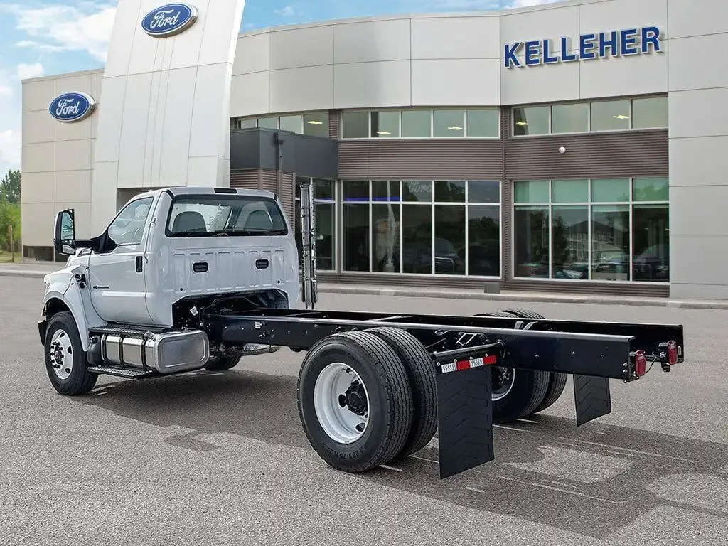 Ford F-750 2027 photo 3