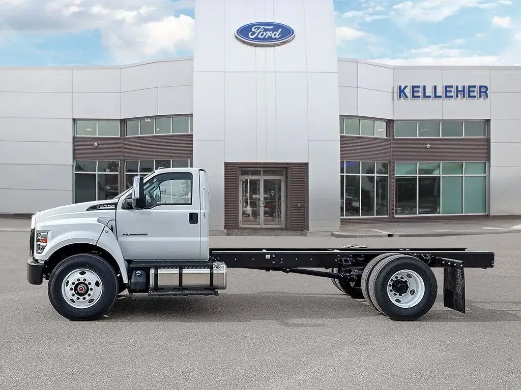 Ford F-750 2027 photo 2